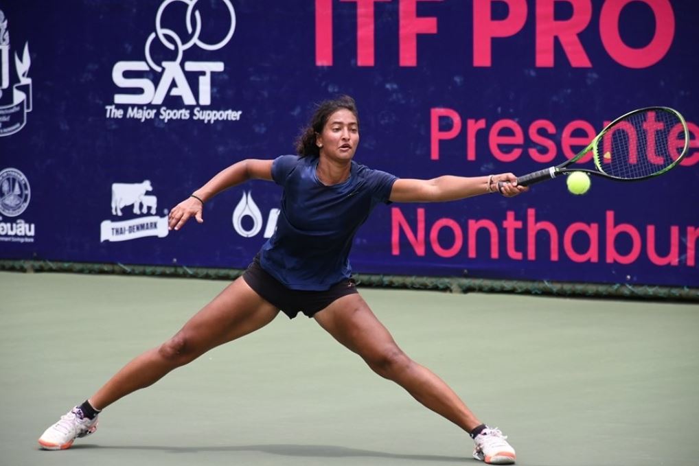 Saumya Vig and Marie Rioux advance