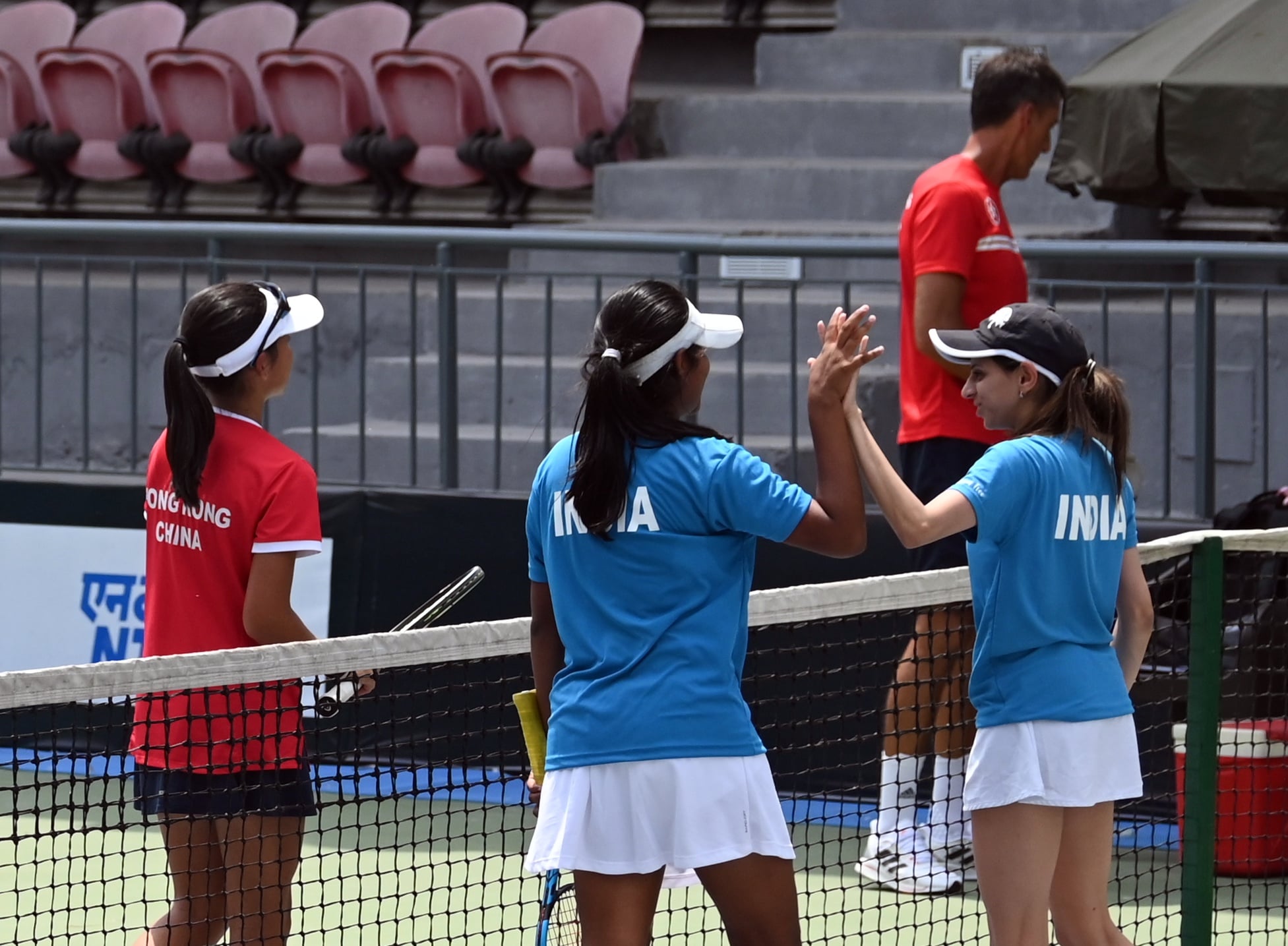 Another great day for the host, the Girls are through to the knock-out