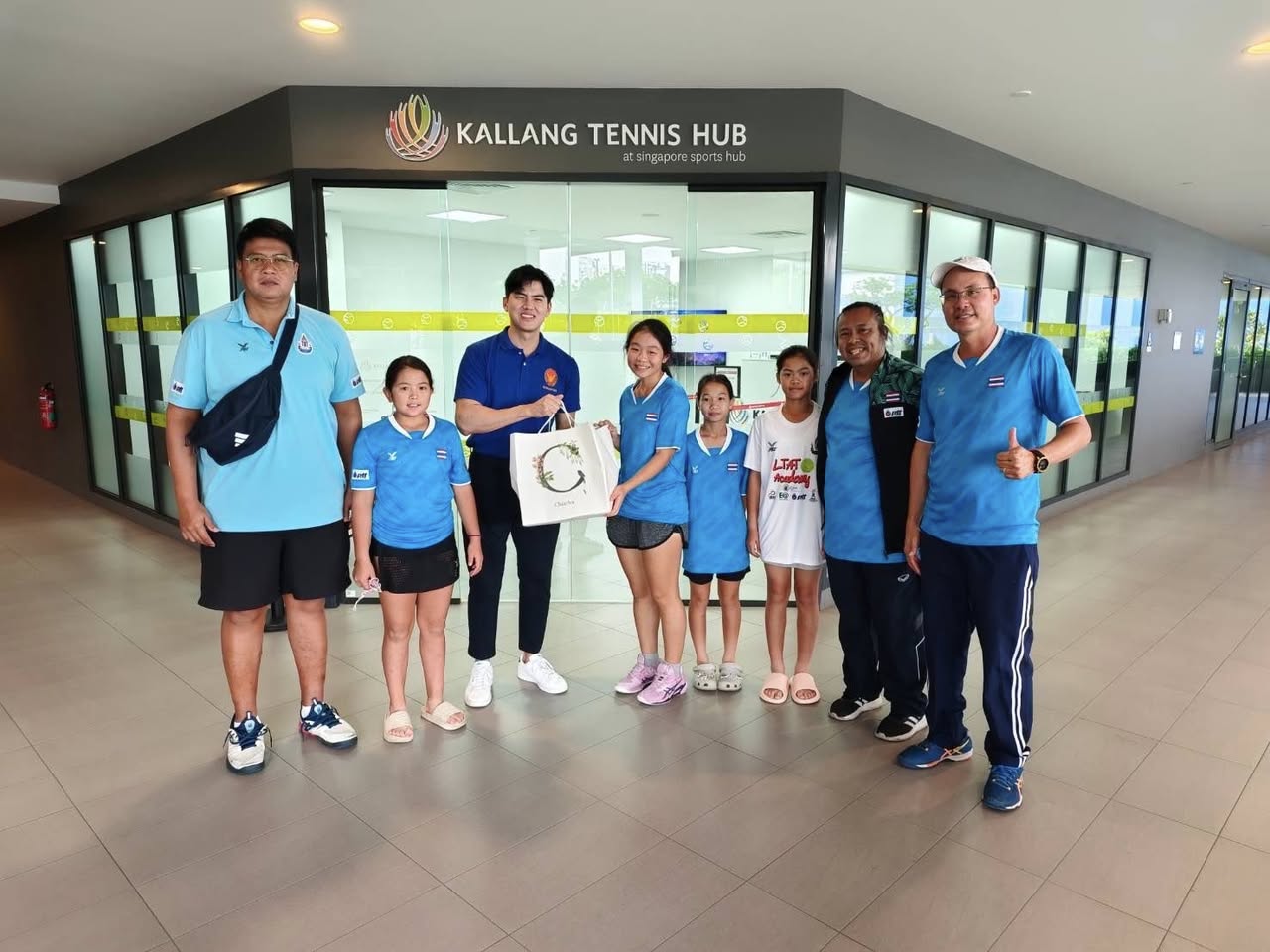 เอกอัครราชทูต ณ สิงคโปร์ ใจดีกับเด็กไทยผลจัดสาย...ทีมชายประเดิมอุซเบฯ-หญิงดวลอิหร่าน เปิดศึกเอเชียรุ่น 12 ปี ไทยลั่นสู้เต็มสูบ