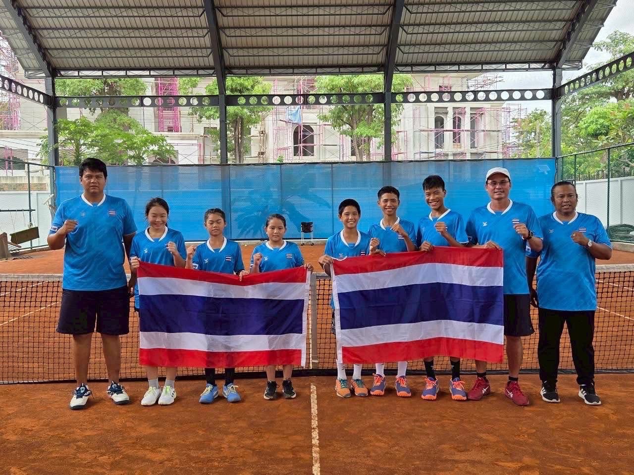สมาคมกีฬาลอนเทนนิสแห่งประเทศไทย ขอขอบคุณ คุณบุศทรี หวั่งหลี และคุณเขม หวั่งหลี ที่อนุญาตให้ เข้าไปฝึกซ้อมคอร์ทดินที่ Wanglee Clay court