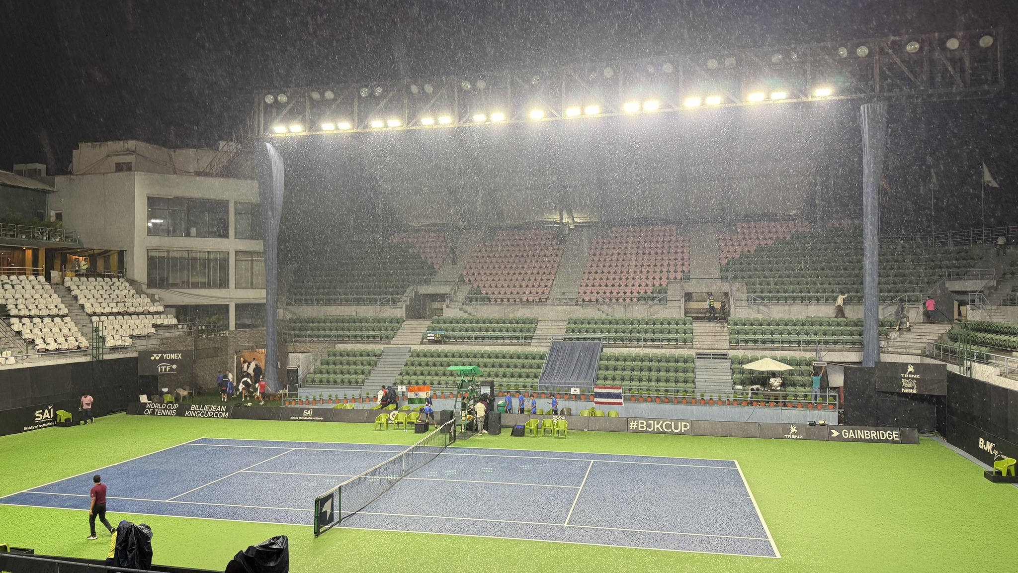 ฝนป่วน “2026 บิลลี จีน คิง คัพ บาย เกนบริดจ์” เอเชีย/โอเชียเนีย กลุ่ม 1 ที่เมืองนิวเดลี ประเทศอินเดีย ตั้งแต่วันแรก (7 เม.ย.) ทำให้ยังแข่งขันไม่จบ ไทย พบ อินเดีย