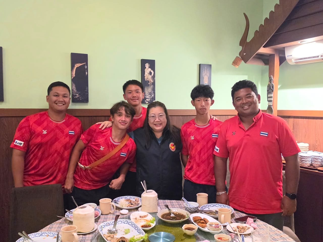 เอกอัครราชทูต ณ กรุงกัวลาลัมเปอร์เลี้ยงต้อนรับ-ปลุกขวัญ ทีมชาติรุ่น 14 ปี ชาย